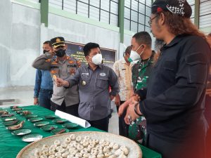Read more about the article Bupati Satono Hadiri Sosialisasi Pembekalan Keterampilan Pertanian di Kodim 1208/SBS