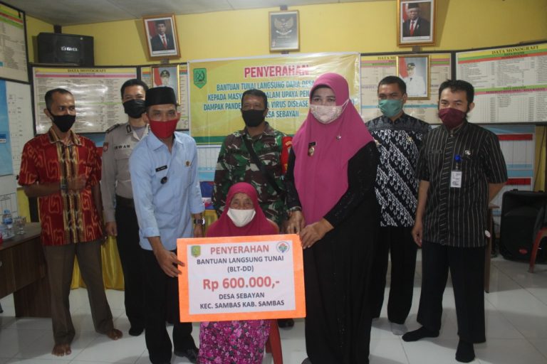 Hairiah Hadiri Penyerahan BLT Dana Desa di Desa Sebayan
