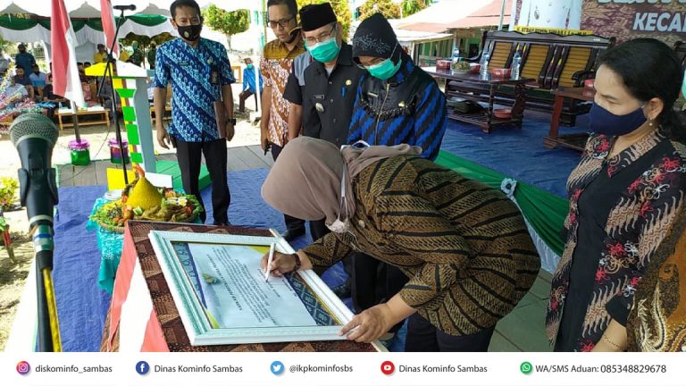 Wabup Hairiah Resmikan Desa Persiapan Sapak Hulu Trans