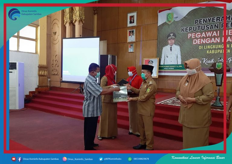 Bupati Serahkan 81 SK Pensiun PNS