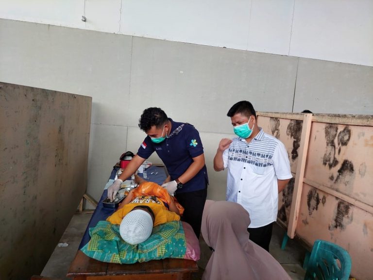 Bupati Pantau Sunatan Massal Di Galing