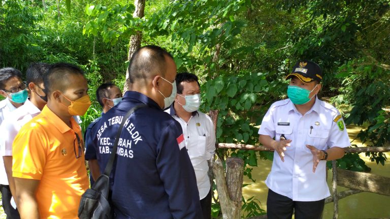 Bupati Sambas Tinjau Jembatan Tebuah Elok