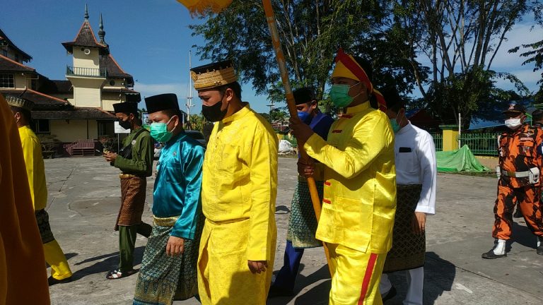 PERINGATI HARI JADI KOTA SAMBAS KE-390, BUPATI ZIARAH MAKAM KESULTANAN SAMBAS