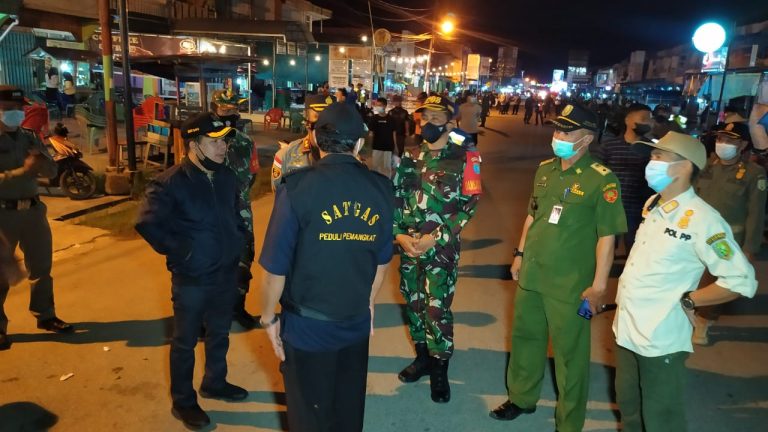 Terapkan PPKM Berbasis Mikro, Bupati Sambas Pantau Masyarakat Pemangkat