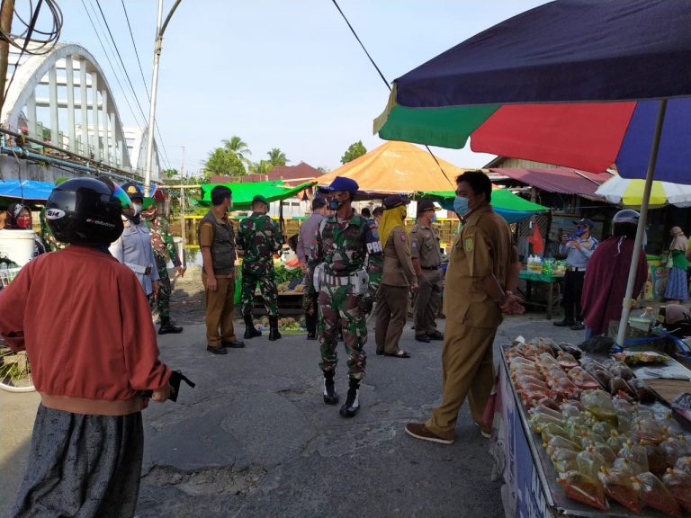 Tim Gugus Tugas Himbau Terapkan Prokes Di Pasar, Dukung PPKM Berbasis Mikro Kab. Sambas