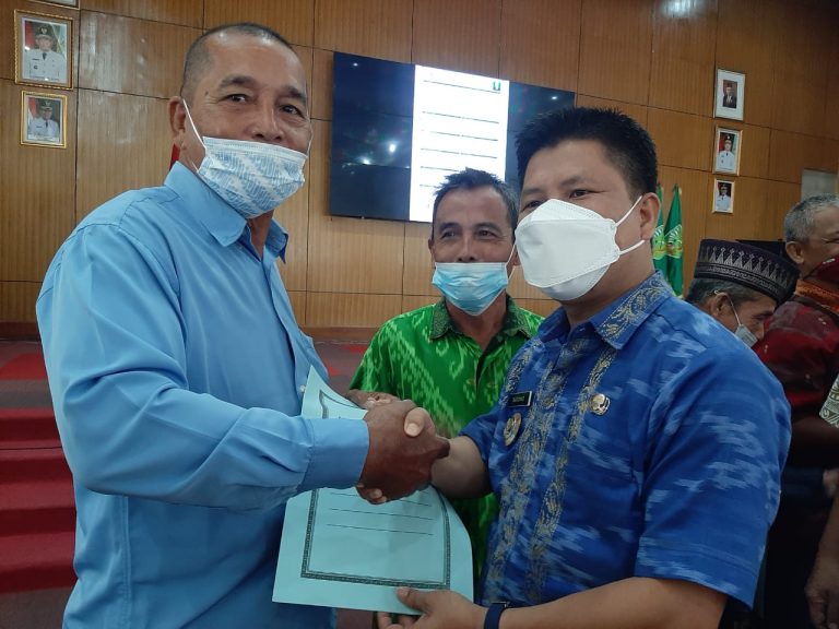 71 Orang Terima SK Pensiun