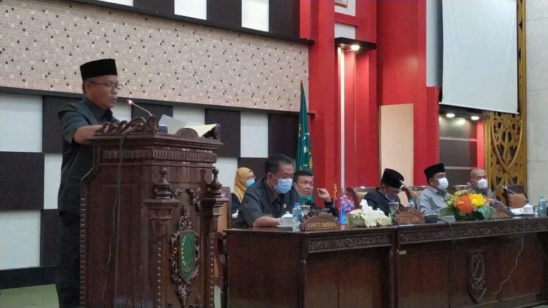 Pendangan Umum Fraksi DPRD tentang APBD Perubahan dan Raperda Desa