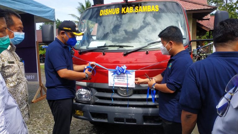 Bupati Sambas Resmikan Mobil Skylife PJU Sambas Berkemajuan
