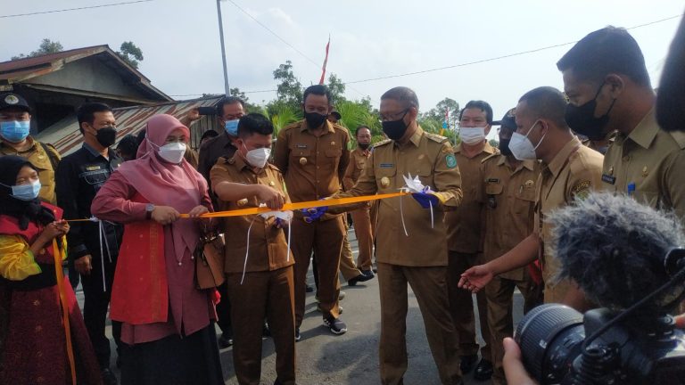 Gubernur Kalbar Resmikan Luas Jalan Provinsi, Simpang Bantanan I dan II