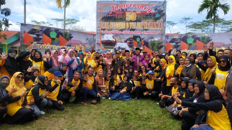 Hadiri Reuni Emas SMKN 1 Teluk Keramat, Bupati Sambas Satono ajak alumni bersinergi dan berkontribusi memajukan Sambas