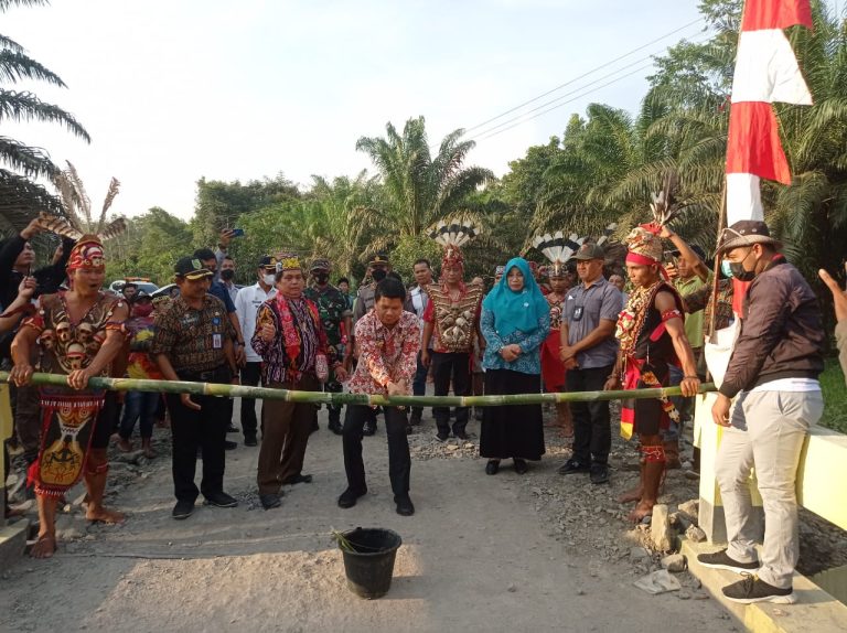Bupati Satono Resmikan Jembatan Desa Maribas dan Serat Ayon