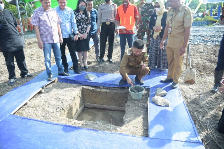 Bupati Satono Letakkan Batu Pertama Perum Sambas Mega Lestari