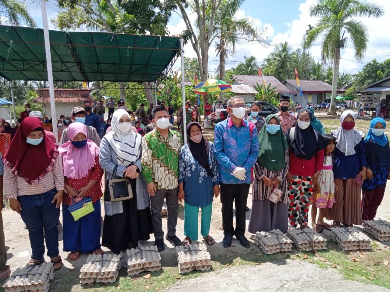 Gubernur Sutarmidji Pantau Pasar Murah di Teluk Keramat