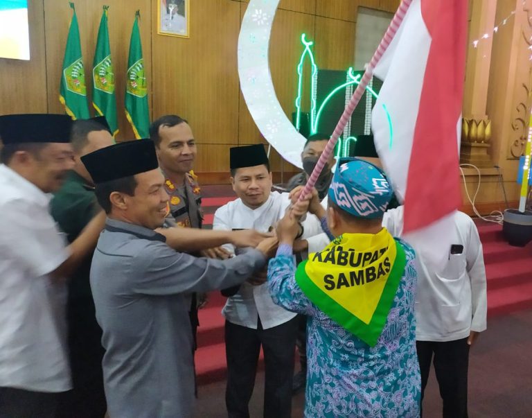 Bupati Satono Lepas 143 Jamaah Haji Kabupaten Sambas