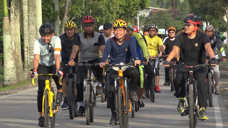 Semarak HUT Bhayangkara 76, Bupati Ikut Fun Bike Keliling Sambas