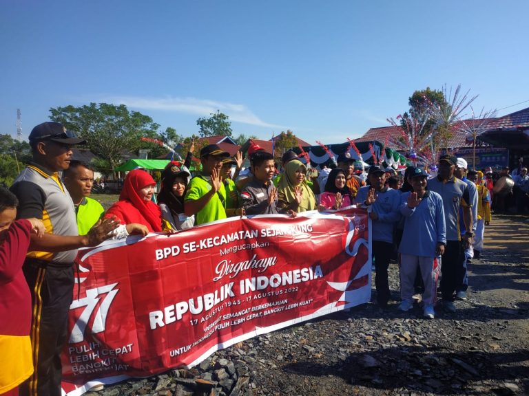 Bupati Satono Buka Pawai Dalam Rangka Peringatan HUT Kemerdekaan RI yang Ke-77 di Kec. Sejangkung