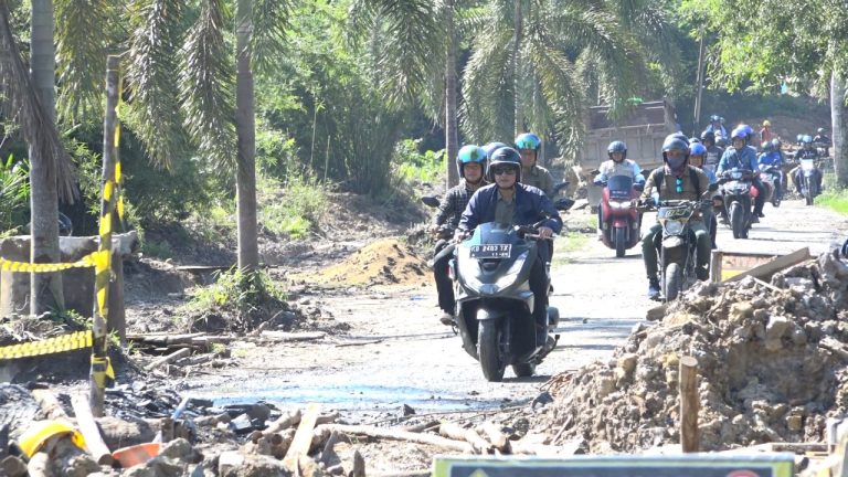 Wakil Bupati Fahrur Rofi, Monitoring Pembangunan Jalan dan Sekolah di Beberapa Kecamatan
