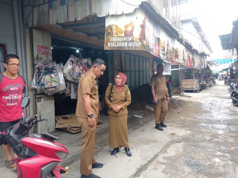 Wabup Rofi Pantau Drainase Pasar Pemangkat, Harapkan Tidak Terjadi Penyumbatan