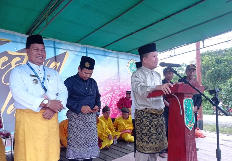Bupati Satono Buka Festival Seni Tari Radat, Ajak Masyarakat Lestarikan Seni Budaya Melayu