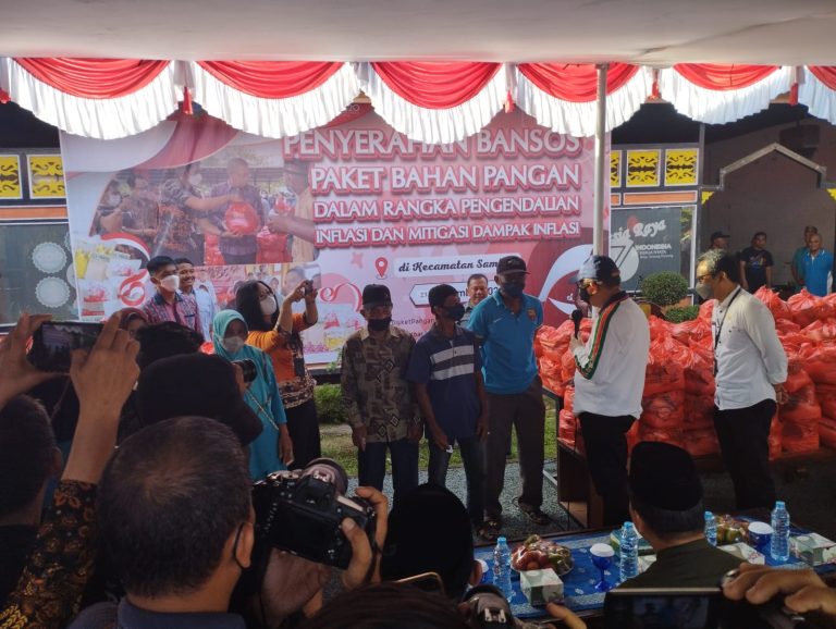 Gubernur Sutarmidji Serahkan Bansos di Desa Saing Rambi dan BPK Sambas