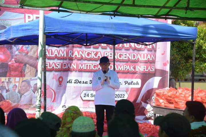 Sutarmidji Serahkan Bansos di Temajuk, Bentuk Perhatian Pemerintah Kepada Masyarakat Perbatasan