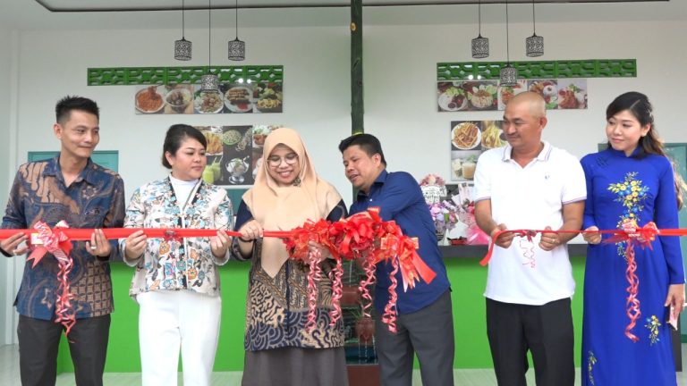 Bupati Satono Resmikan Café Perfect dan Eatery, Harap Rekrut Tenaga Kerja Lokal