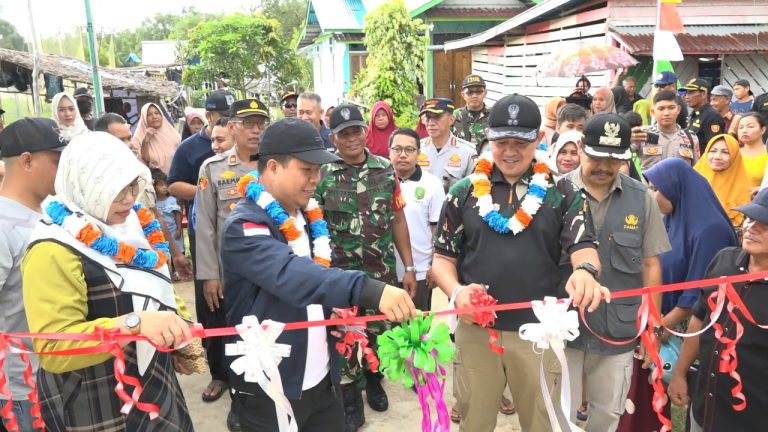 Bupati Satono Resmikan Jembatan Berkemajuan Ke-23 di Desa Kuala, Kec. Selakau