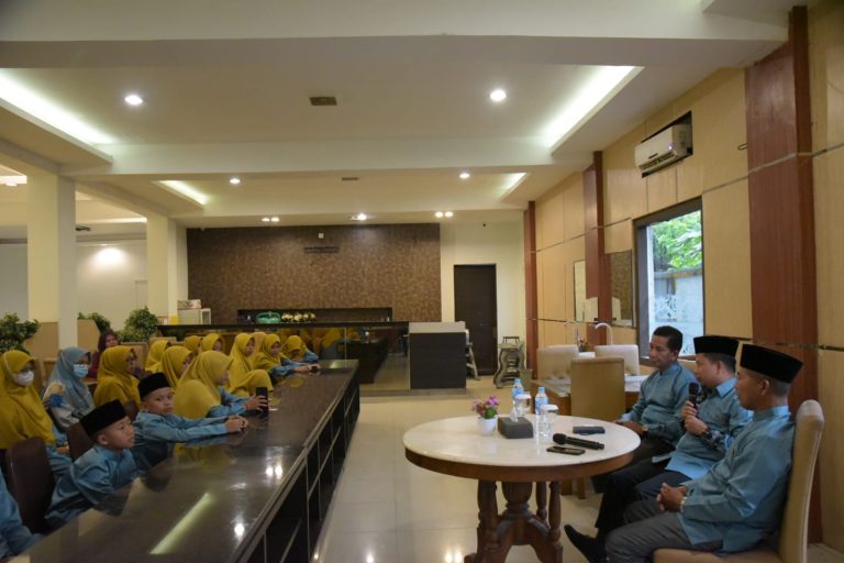 Beri Dukungan Moril, Bupati Satono Kunjungi Kafilah MTQ Sambas