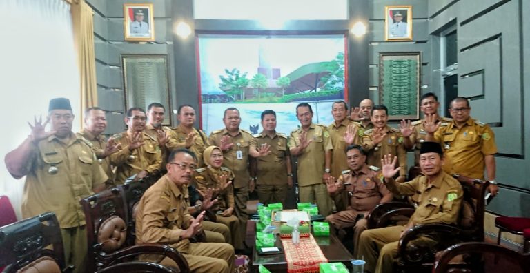 Bupati Satono Gelar Rakor Bersama Camat Se-kabupaten Sambas