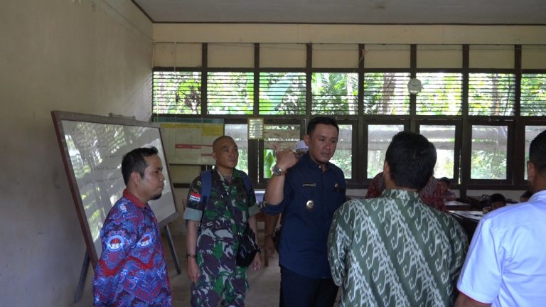 Peduli Pendidikan Di Kabupaten Sambas, Wabup Pantau Sarana Dan Prasarana Sekolah