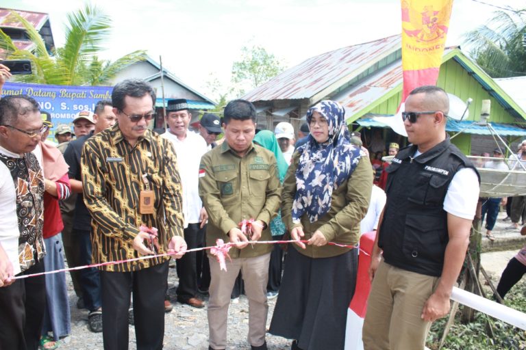 Bupati Satono Bersama Kepala BSKDN Kemendagri Resmikan Tiga Jembatan Berkemajuan