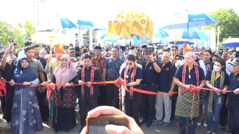 Bupati Satono Resmikan Gerbang Mahligai Pesisir, Perbatasan Sambas – Singkawang