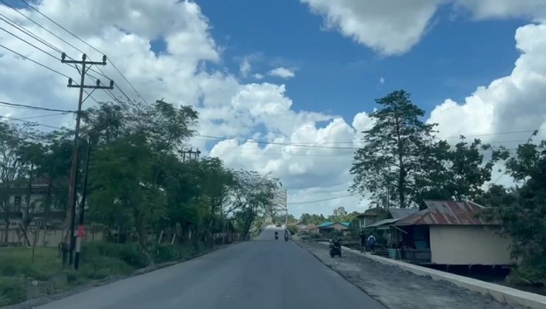 Warga Apresiasi Bupati Sambas Terkait Perbaikan Infrastruktur Jalan