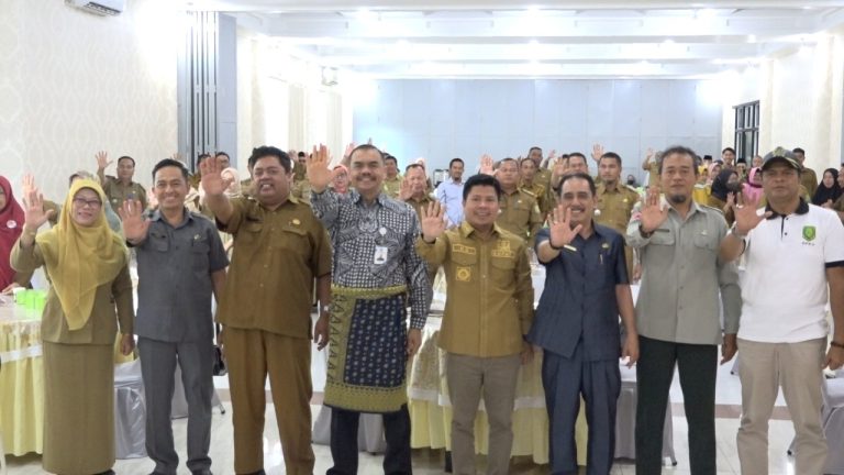 BUPATI SAMBAS SATONO BUKA BIMTEK SRIKANDI
