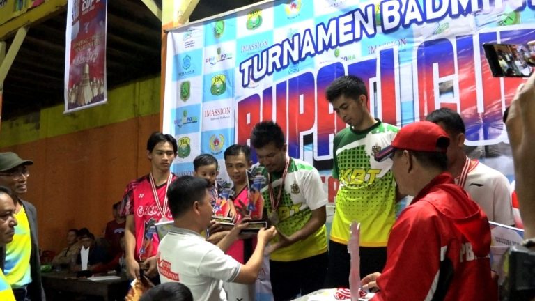 Bupati Satono Tutup Turnamen Badminton Bupati Cup Ke X Tahun 2022