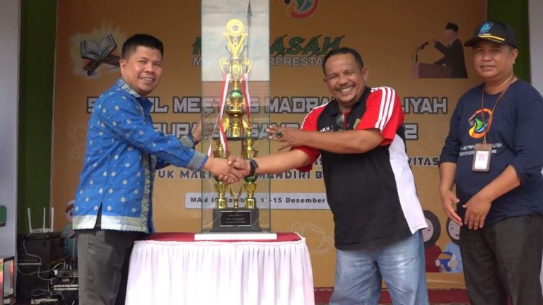 Tutup School Meeting MAN IC, Bupati Satono Ingin Agar Siswa Madrasah Berdaya Saing