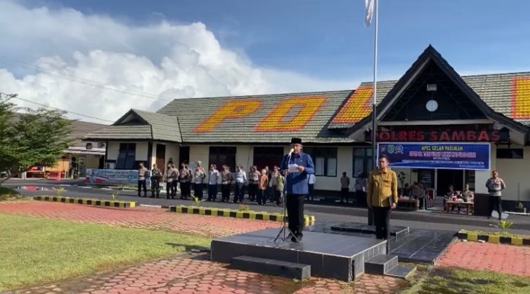 HADAPI NATARU WABUP FAHRUR ROFI PIMPIN APEL GELAR PASUKAN LILIN KAPUAS 2022