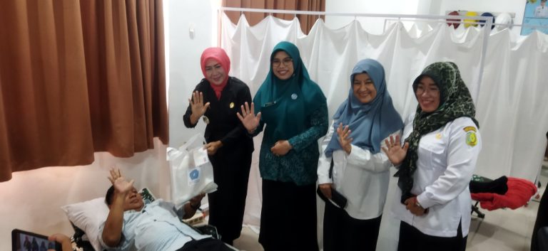 TP PKK KAB. SAMBAS, BERPARTISIPASI AKSI DOROR DALAM HUT PEMPROV KALBAR KE-66
