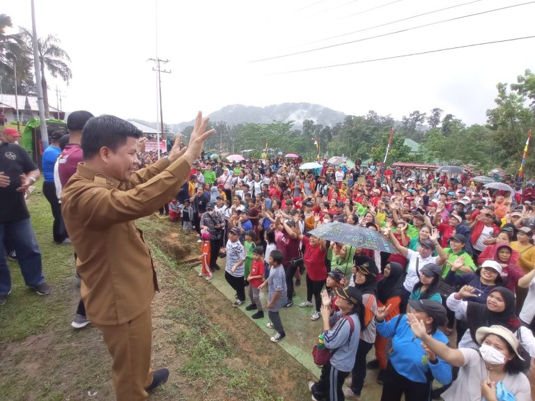 BUPATI SATONO IKUTI GERMAS DI KECAMATAN SAJINGAN BESAR
