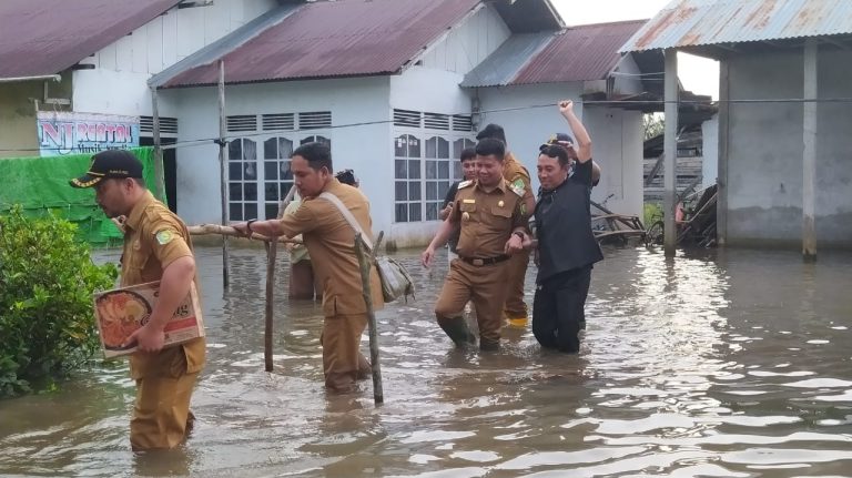 Bupati Satono Kembali Sambangi Rumah Warga Terdampak Bajir Desa Pipit Teja