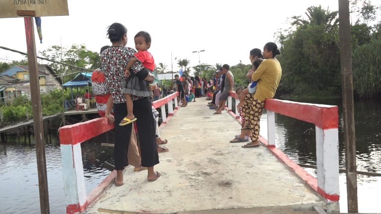JEMBATAN BARU, WARGA BERTERIMA KASIH KEPADA BUPATI SATONO