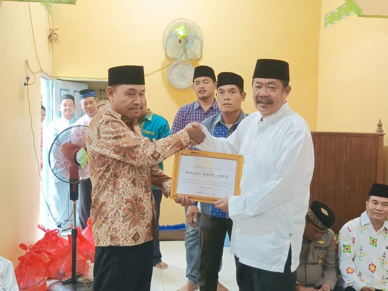 PEMDA SAMBAS GELAR SILATURAHMI RAMADHAN DI DESA SERUNAI, KC. SALATIGA