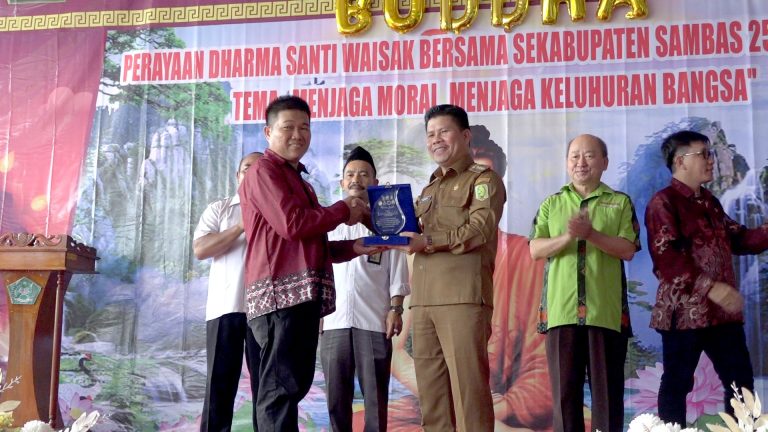 Hadiri Dharmasanti Waisak, Bupati Satono Berpesan Jaga Kerukunan Antar Sesama