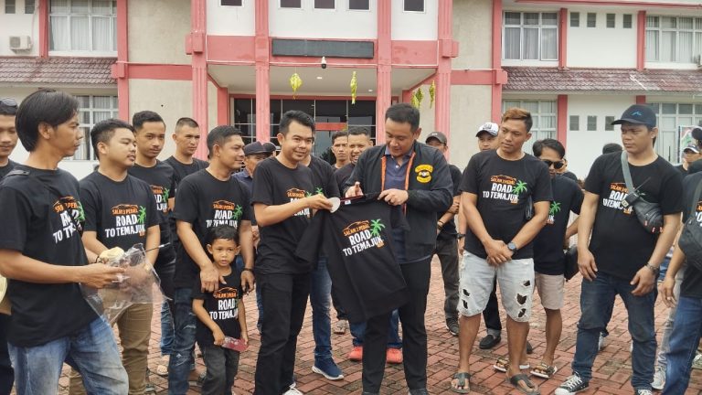 Wabup Rofi Melepas Komunitas Salam Tiga Pedal Road To Temajuk Peringati HUT