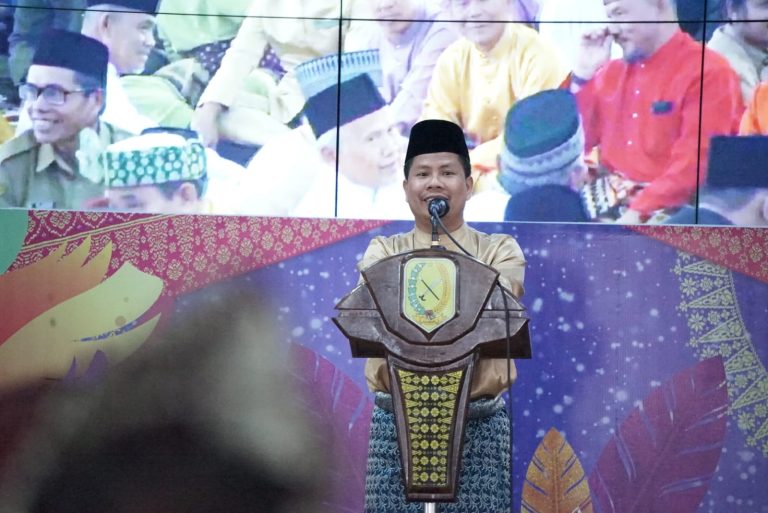 Bupati Satono Dan Wabup Rofi Hadiri Hari Jadi Kota Sambas Ke-392 Dan HUT Perpindahan Ibu Kota Kabupaten Sambas Ke-24