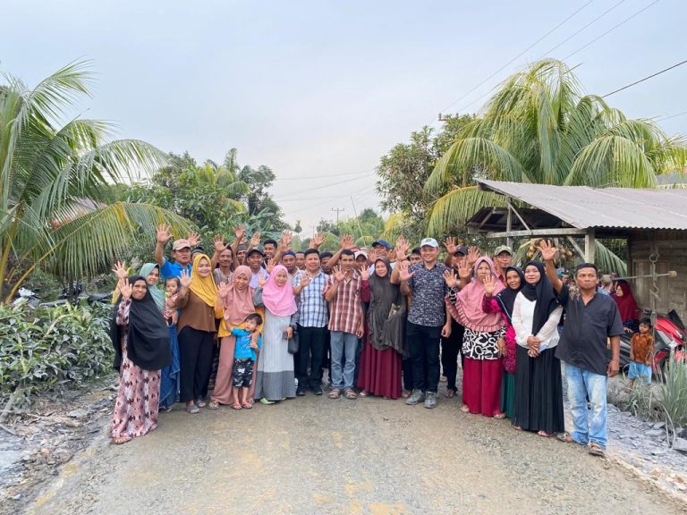 Warga Apresiasi Perjuangan Bupati Satono Wujudkan Pembangunan Jalan Desa Gapura