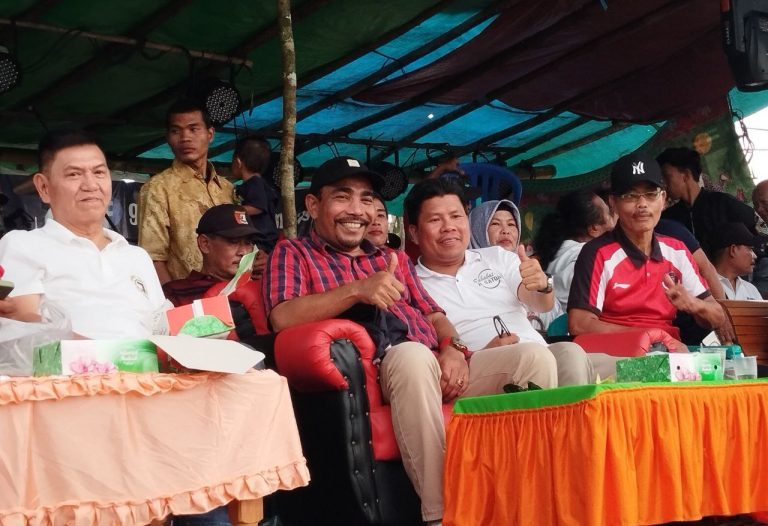 Ajak Lestarikan Olahraga Tradisional, Bupati Satono Hadiri Penutupan Kasti di Galing