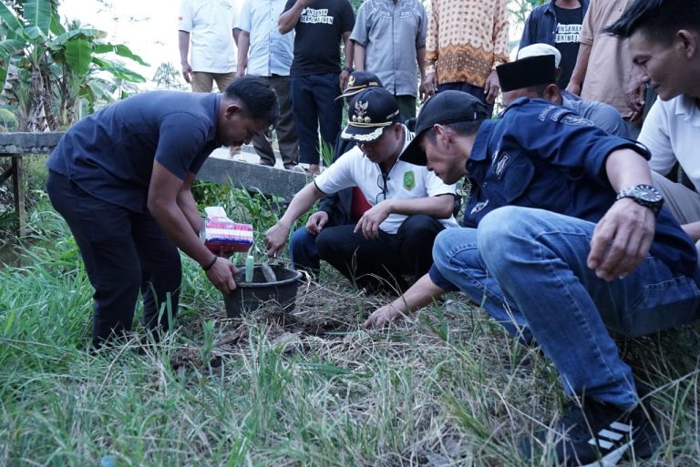 Letakkan Batu Pertama Jembatan Berkemajuan Tebing Batu, Bukti Komitmen Bupati Satono Membangun Walau Tanpa APBD