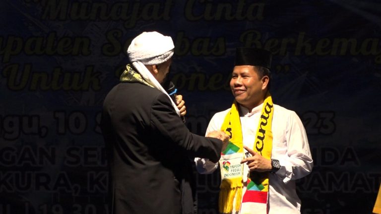 Bupati Satono Saksikan Kemeriahan Konser Amal Religi Opick Dan Wafiq Di Sekura
