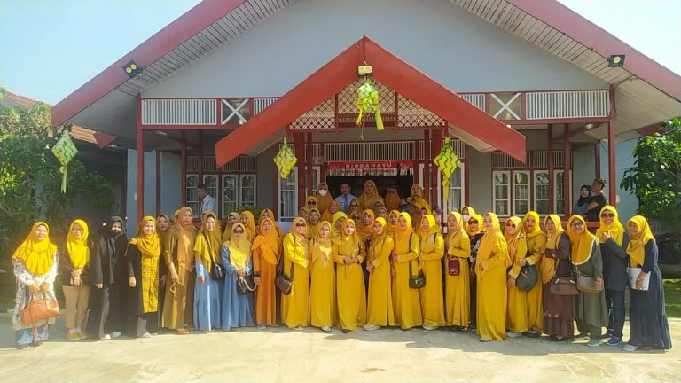 LEPAS KONTINGEN BKMT KAB. SAMBAS IKUTI DAKWAH WISATA LINTAS BORNEO, BUPATI SATONO BERPESAN UNTUK TERUS JAGA KEKOMPAKAN